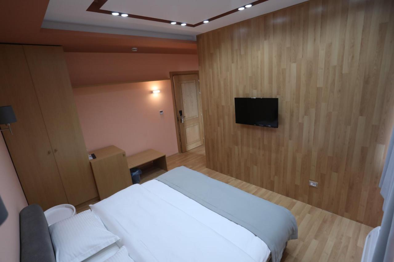 Elite Hotel Pogradec Exterior photo