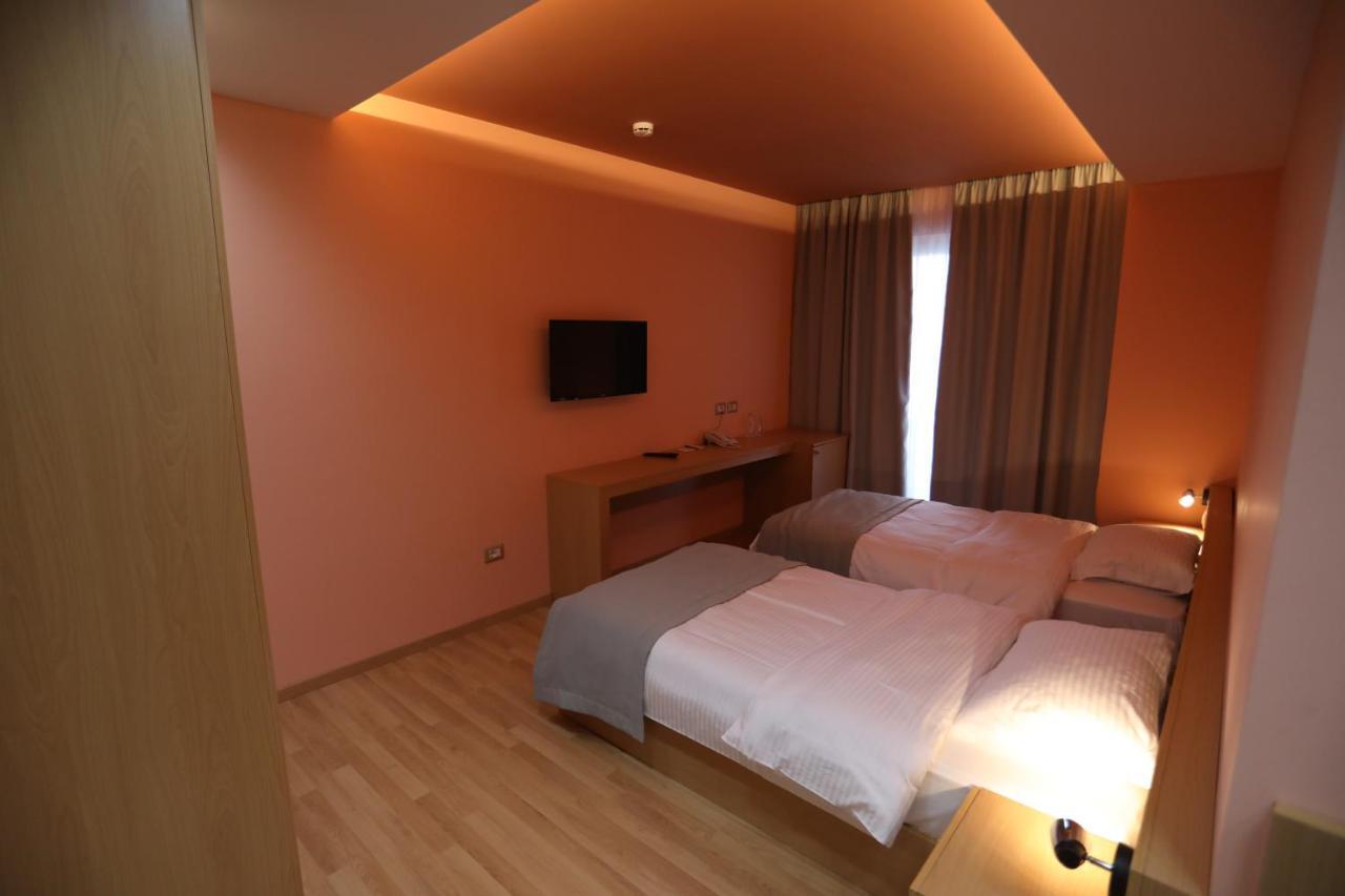 Elite Hotel Pogradec Exterior photo